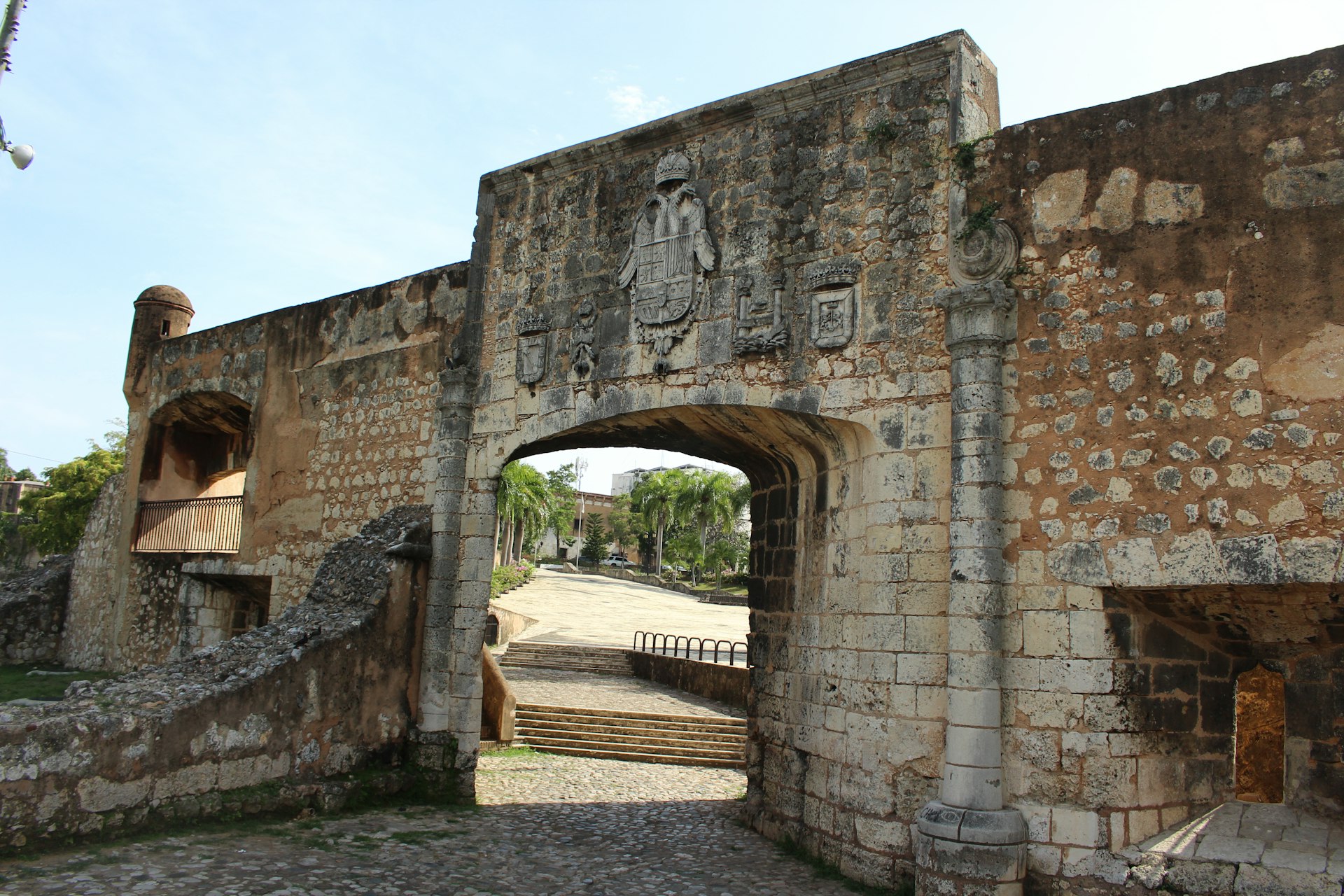 Excursiones educativas, Excursiones escolares,,Turismo en santo domingo, turismo en la zona colonial, museos en la zona colonial, turismo en rd, que hacer en la zona colonial, que hacer en santo domingo, que lugares visitar en santo domingo, kahkow, fortaleza, puerta del conde